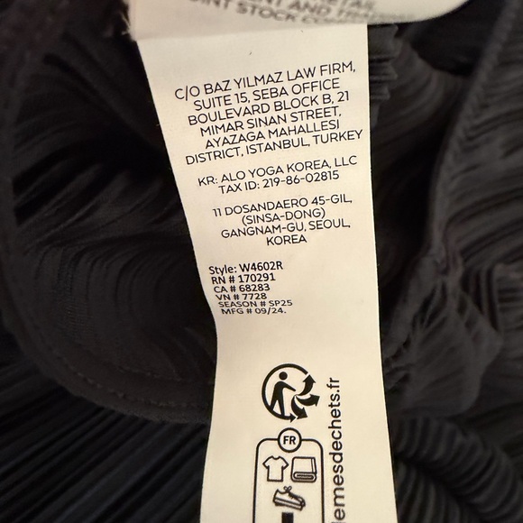 ALO Cropped Micro Plisse Jacket - Black, Size L - Picture 14 of 15